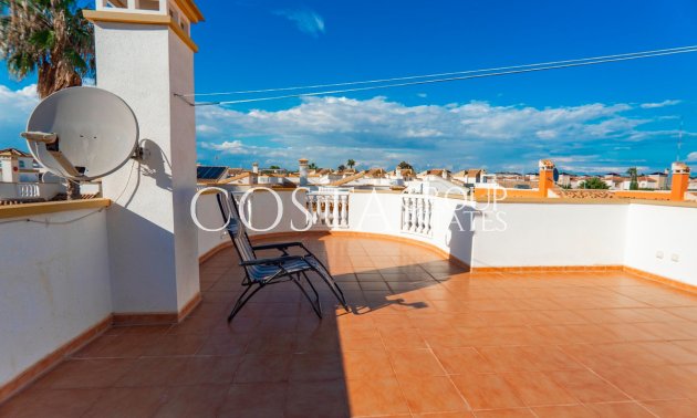 Resale - Villa -
Urbanización El Raso