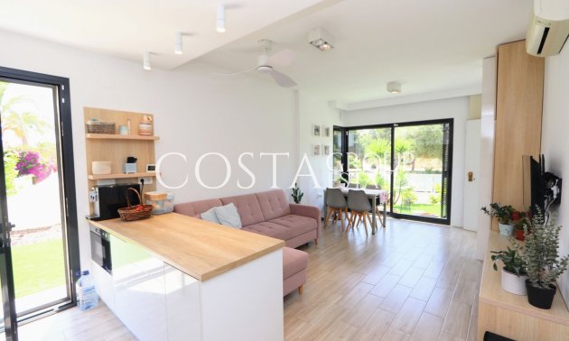 Resale - Villa -
Orihuela - La Zenia