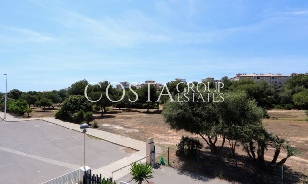 Resale - Villa -
Orihuela - La Zenia