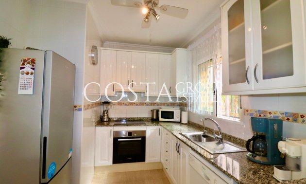 Revente - Villa -
Urbanización El Raso