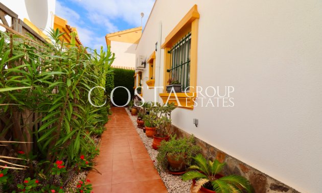 Revente - Villa -
Urbanización El Raso