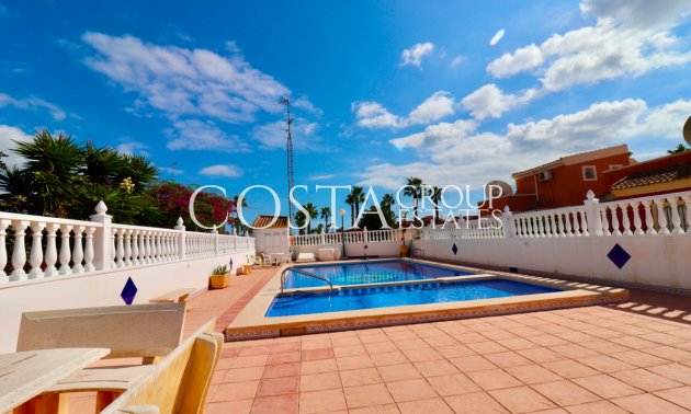 Revente - Villa -
Urbanización El Raso