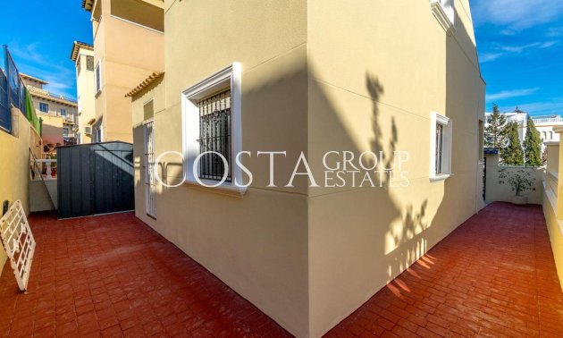 Resale - Villa -
Orihuela - Orihuela Costa