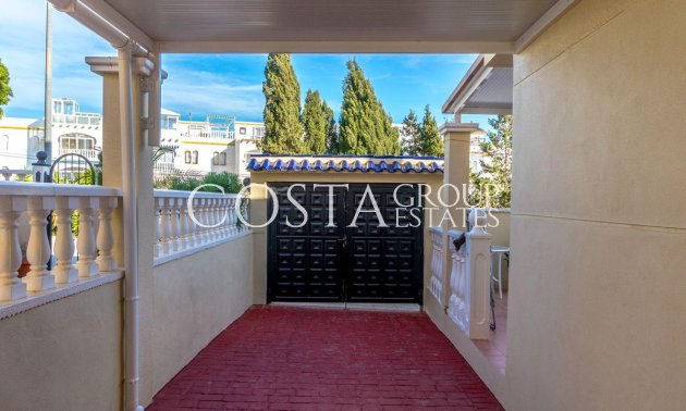 Resale - Villa -
Orihuela - Orihuela Costa