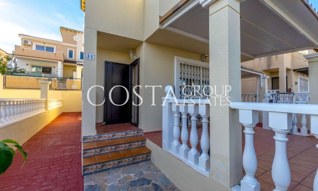 Resale - Villa -
Orihuela - Orihuela Costa