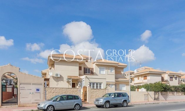Resale - Villa -
Orihuela - Orihuela Costa
