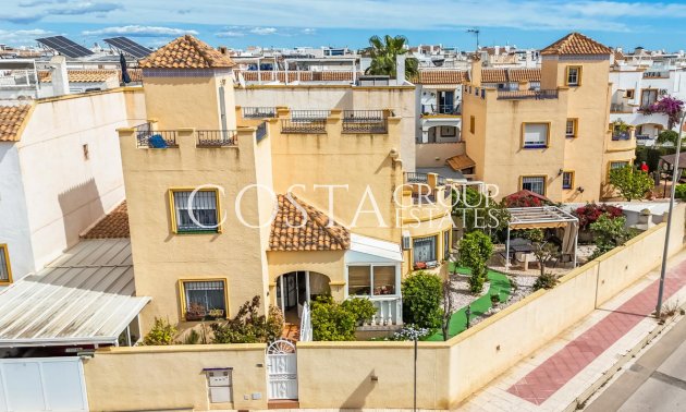 Resale - House -
Orihuela - Orihuela Costa