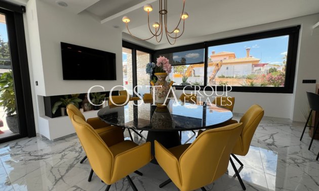 Resale - Villa -
Orihuela - Orihuela Costa