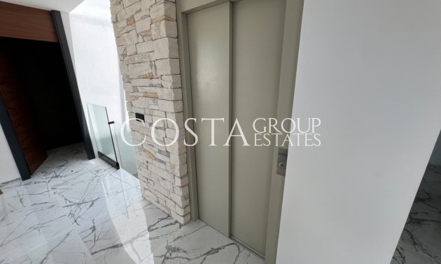 Resale - Villa -
Orihuela - Orihuela Costa