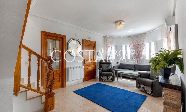 Resale - Villa -
Torrevieja - Torrevieja Centro