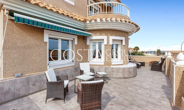Resale - Villa -
Torrevieja - Torrevieja Centro