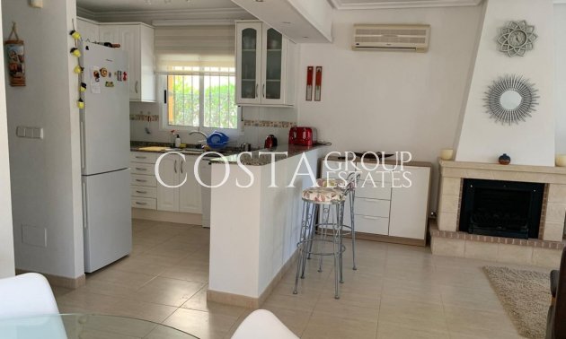 Herverkoop - Villa -
Urbanización El Raso