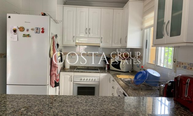 Herverkoop - Villa -
Urbanización El Raso