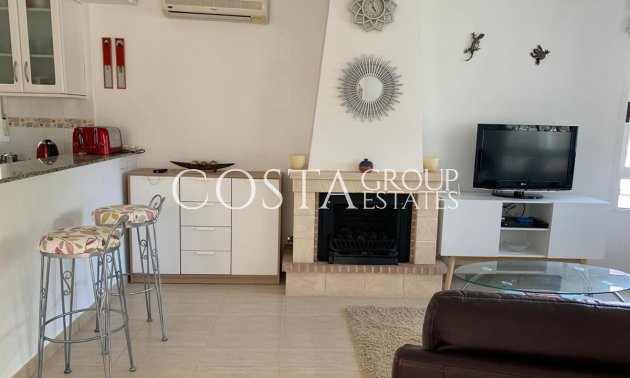 Herverkoop - Villa -
Urbanización El Raso