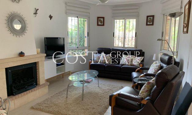 Herverkoop - Villa -
Urbanización El Raso