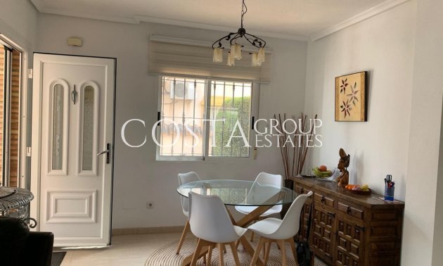 Herverkoop - Villa -
Urbanización El Raso