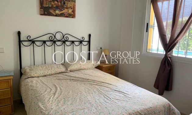 Herverkoop - Villa -
Urbanización El Raso