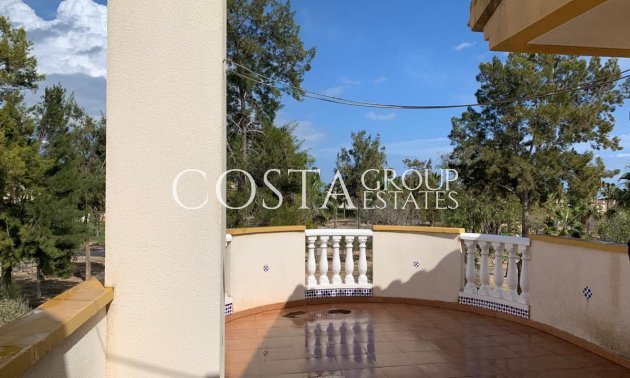 Herverkoop - Villa -
Urbanización El Raso