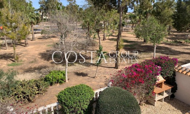 Herverkoop - Villa -
Urbanización El Raso