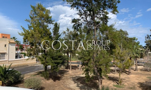 Herverkoop - Villa -
Urbanización El Raso