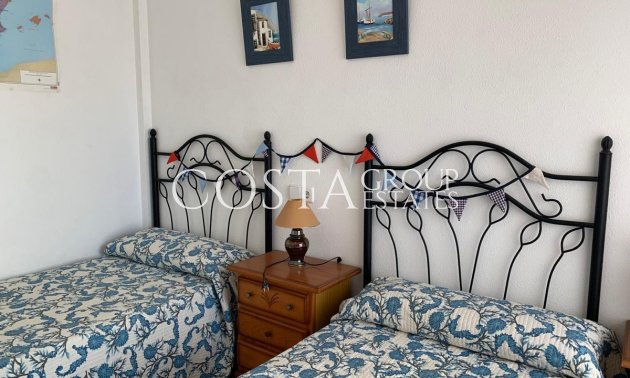 Herverkoop - Villa -
Urbanización El Raso