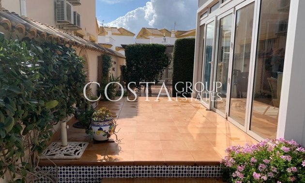 Herverkoop - Villa -
Urbanización El Raso