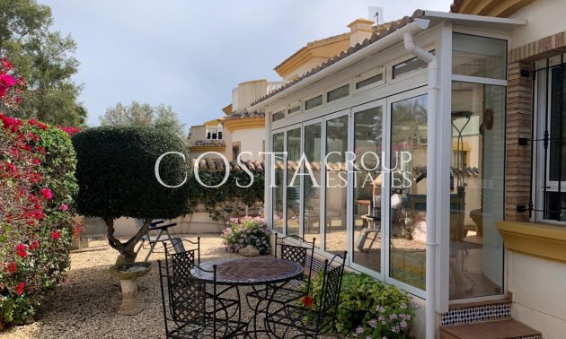 Herverkoop - Villa -
Urbanización El Raso