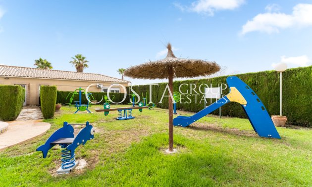 Resale - House -
Orihuela - Villamartin