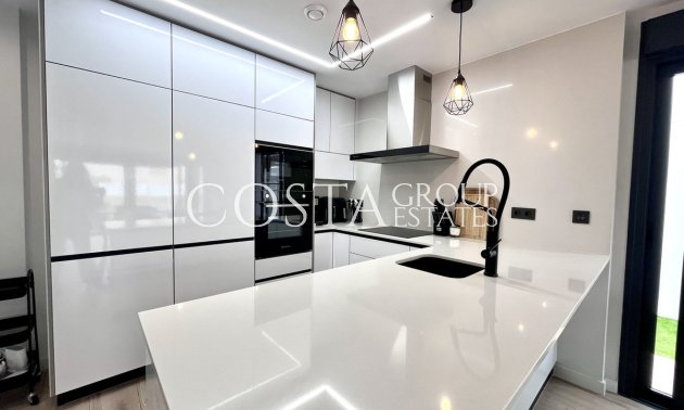 Resale - Villa -
Orihuela - Punta Prima