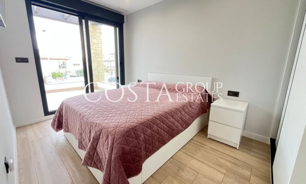 Resale - Villa -
Orihuela - Punta Prima