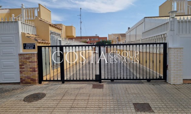 Resale - House -
Torrevieja - Torrevieja Centro