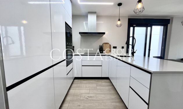 Resale - Villa -
Torrevieja - Torrevieja Centro