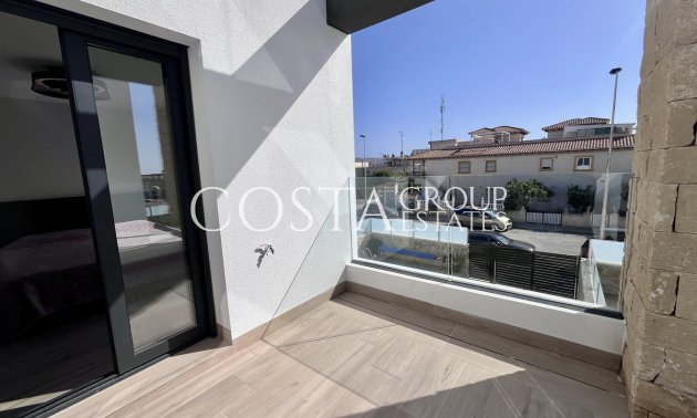 Resale - Villa -
Torrevieja - Torrevieja Centro