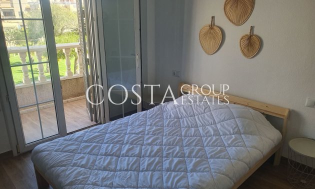 Resale - House -
Torrevieja - La Mata