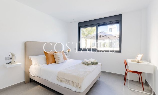 Resale - Villa -
Algorfa - La Finca Golf