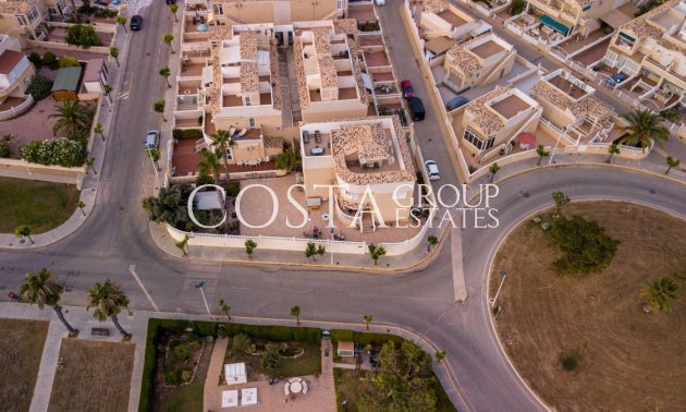 Resale - Villa -
Torrevieja - La Siesta