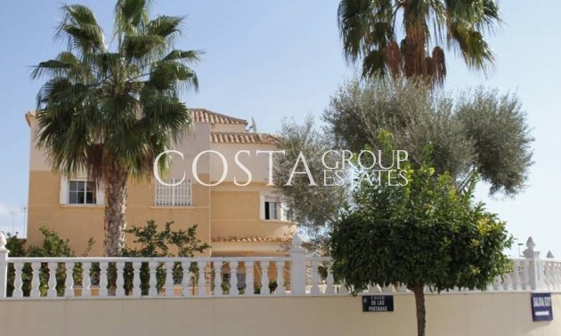 Resale - Villa -
Torrevieja - La Siesta