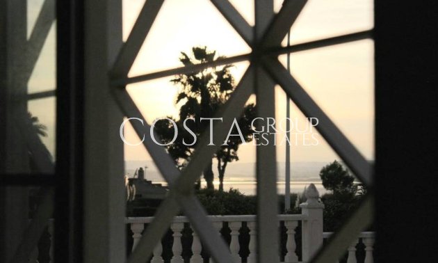 Resale - Villa -
Torrevieja - La Siesta