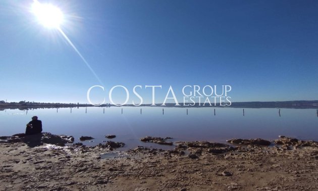 Resale - Villa -
Torrevieja - La Siesta