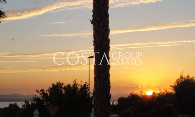 Resale - Villa -
Torrevieja - La Siesta
