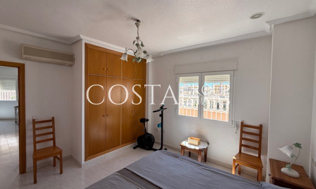 Resale - Villa -
Orihuela - Orihuela Costa