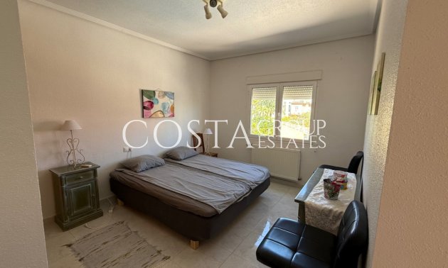 Resale - Villa -
Orihuela - Orihuela Costa