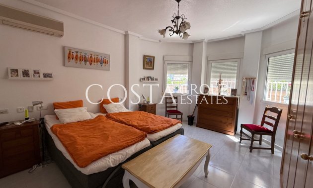 Resale - Villa -
Orihuela - Orihuela Costa