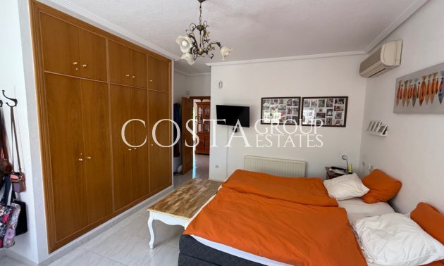 Resale - Villa -
Orihuela - Orihuela Costa
