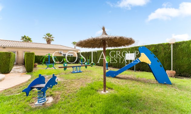 Resale - House -
Orihuela - Villamartin