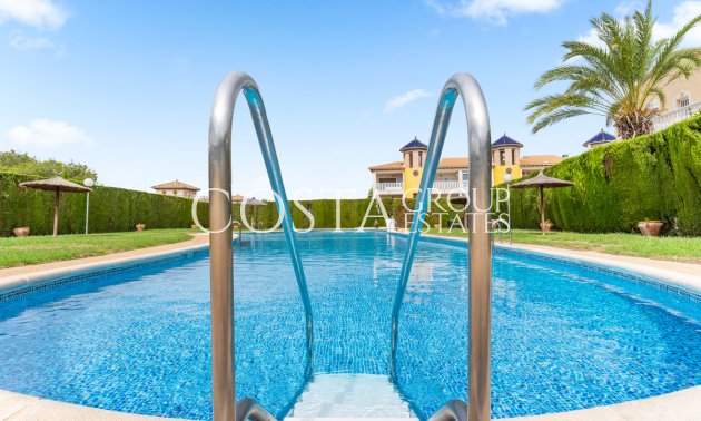 Resale - House -
Orihuela - Villamartin