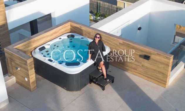 Resale - Villa -
Torrevieja - Torrevieja Centro