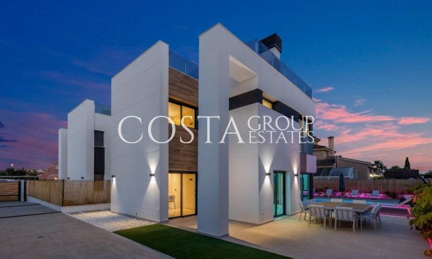 Resale - Villa -
Torrevieja - Torrevieja Centro