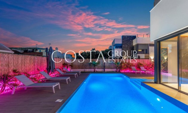 Resale - Villa -
Torrevieja - Torrevieja Centro