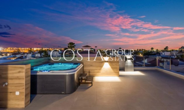 Resale - Villa -
Torrevieja - Torrevieja Centro